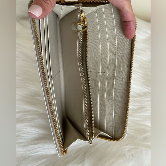 Auth Prada Wallet EUC - Picture 15 of 17